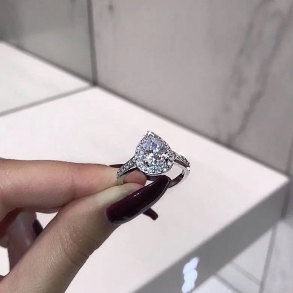 2-Piece Elegant Silvery Alloy Teardrop Cubic Zirconia Fashion Jewelry. - Picture 4 of 8